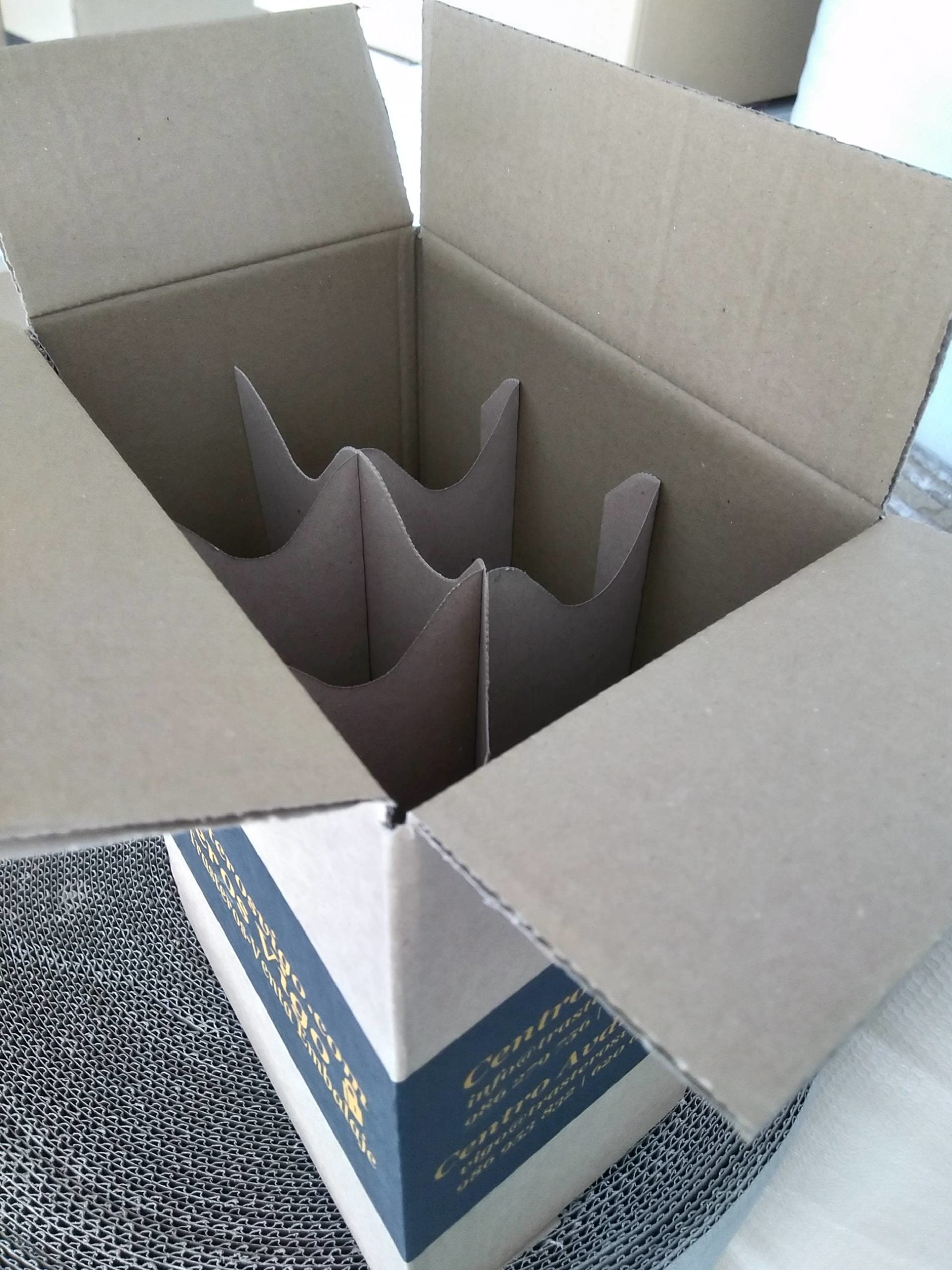 Caja para botellas TV